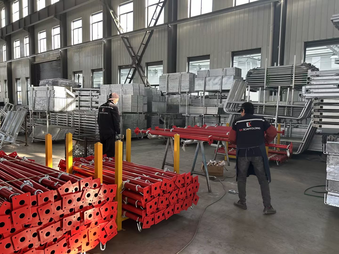 Nastaviteln&eacute; ocelov&eacute; podpěry 