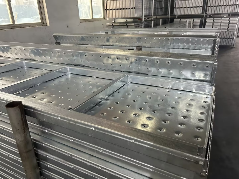 Lešen&iacute; ocelov&aacute; prkna 