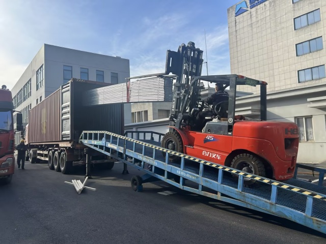 Ocelov&yacute; žebř&iacute;kov&yacute; nosn&iacute;k 