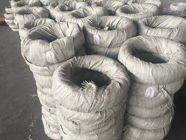 Dr&aacute;t lešen&iacute; 13