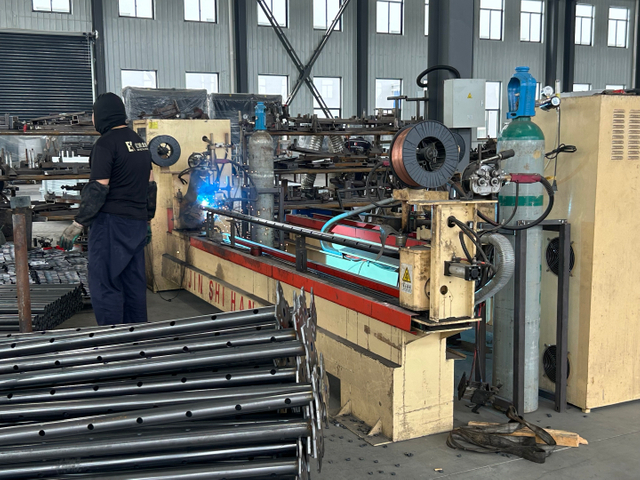 Nastavitelné svařovací sloupky