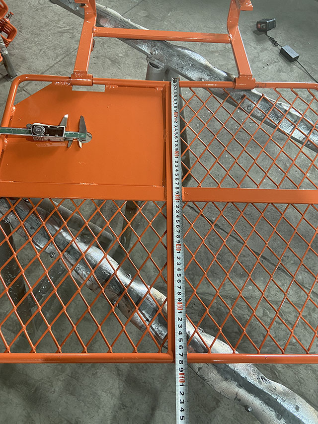 Dveře na lešen&iacute; Dveře na lešen&iacute;