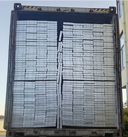 V&yacute;robce le&scaron;en&iacute; 210x45 mm