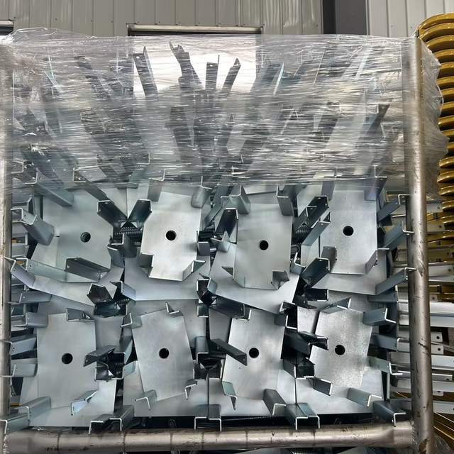 Konektor &scaron;roubu le&scaron;en&iacute;