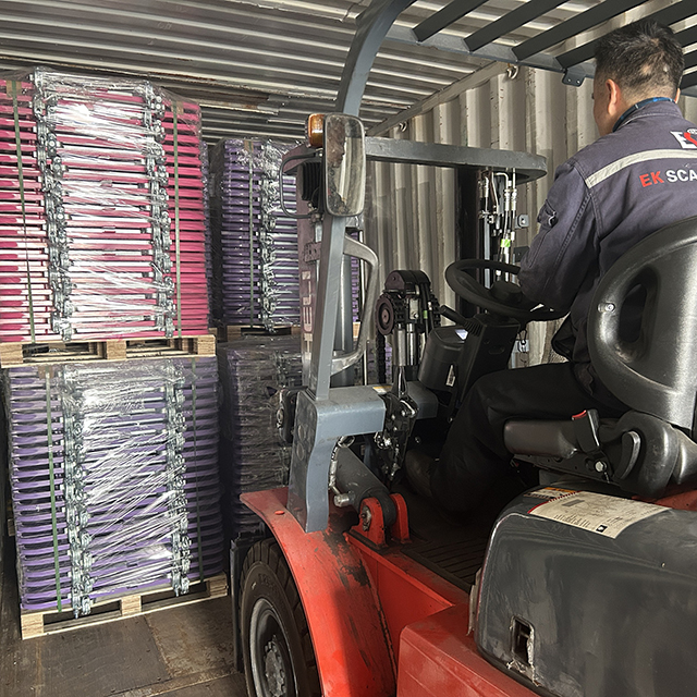 vratn&aacute; lodn&iacute; př&iacute;stupov&aacute; br&aacute;na po žebř&iacute;ku