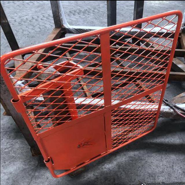 Ocelov&yacute; žebř&iacute;k Bezpečnostn&iacute; př&iacute;stupov&aacute; br&aacute;na 5 