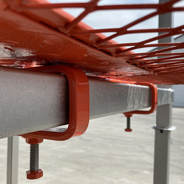 lešen&iacute;m potažen&yacute;ch lešen&iacute;m