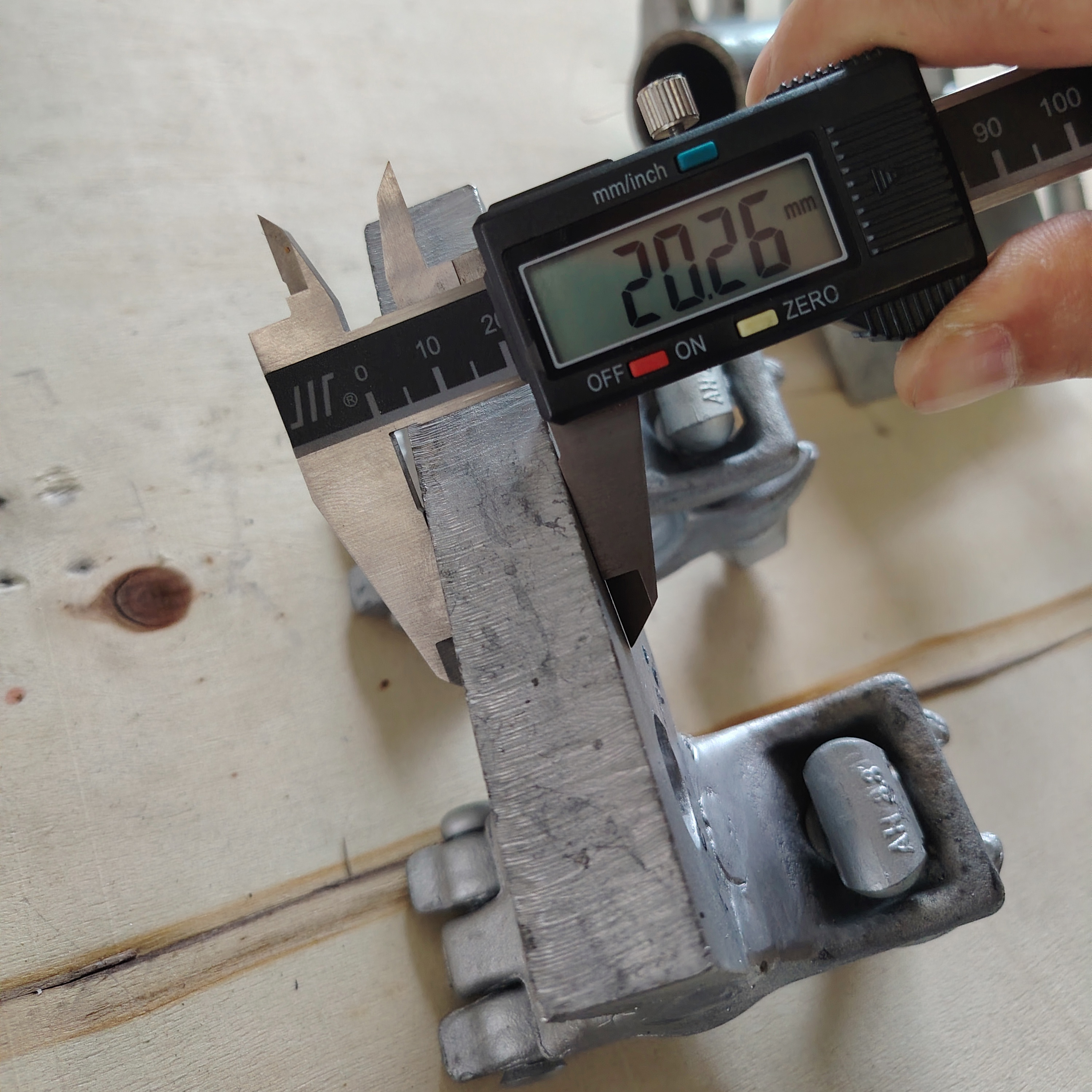 na zak&aacute;zku Speci&aacute;lně tvarovan&aacute; svorka na lešen&iacute; 