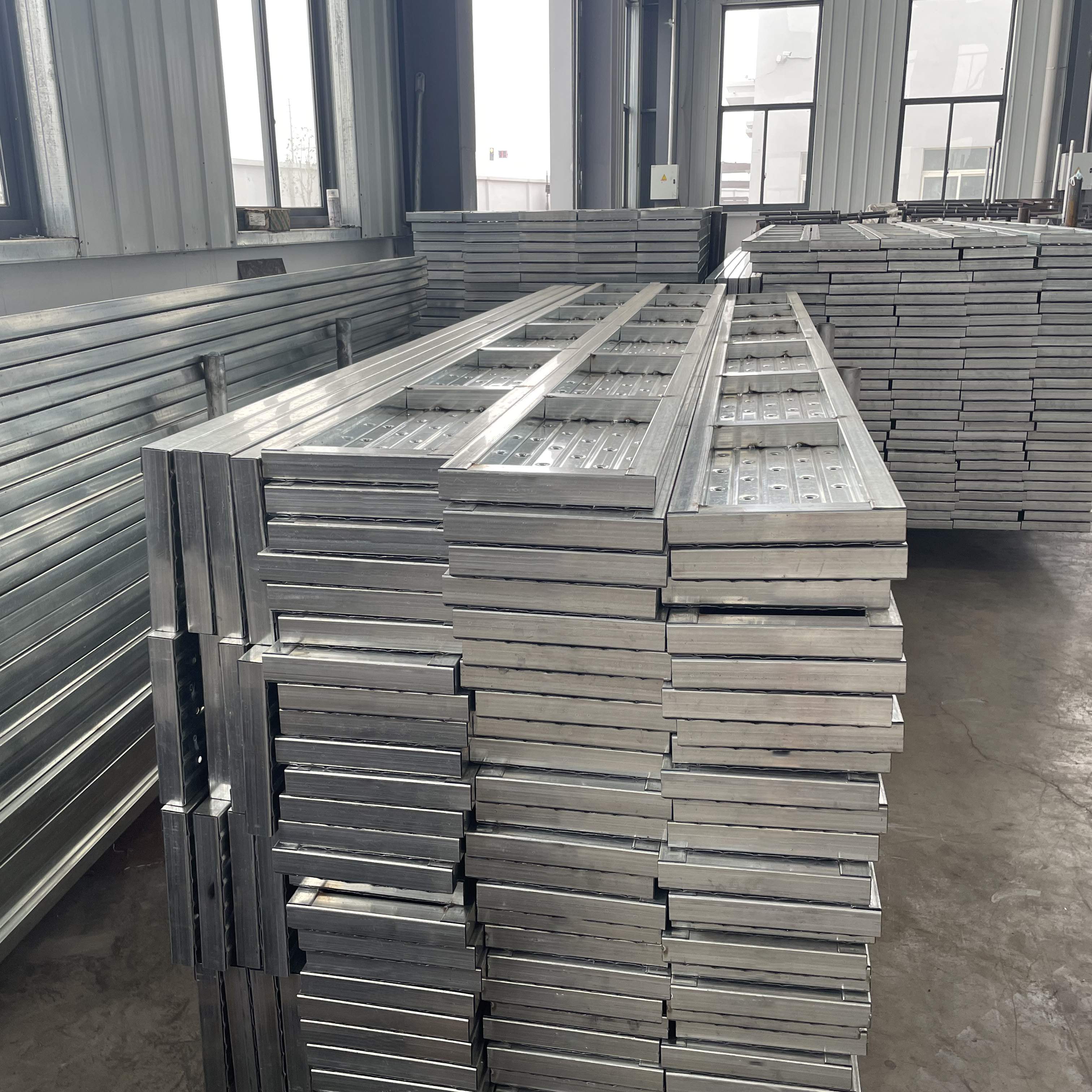 Uzavřen&aacute; ocelov&aacute; prkna