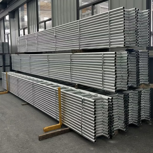 Nosník ocelového žebříku 6m