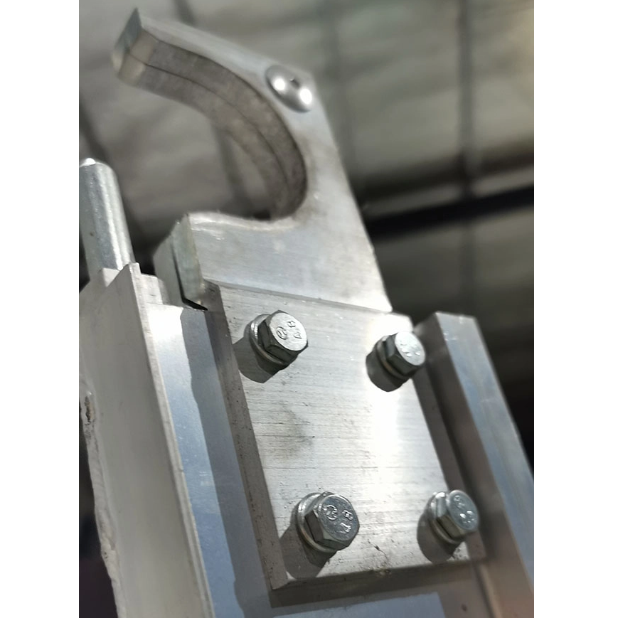 hlin&iacute;kov&aacute; prkna na lešen&iacute; 