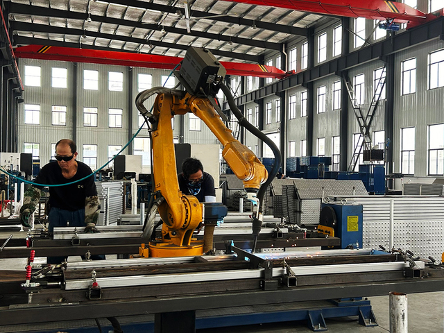 Svařov&aacute;n&iacute; uzavřen&eacute;ho ocelov&eacute;ho prkna