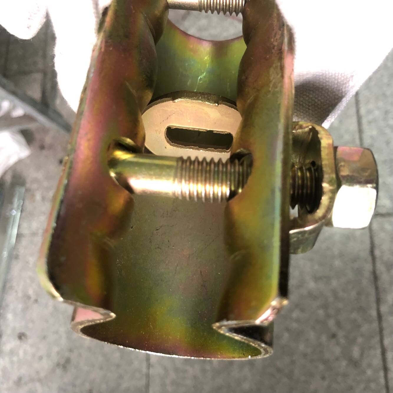 Stisknut&eacute; spojky s ruk&aacute;vem