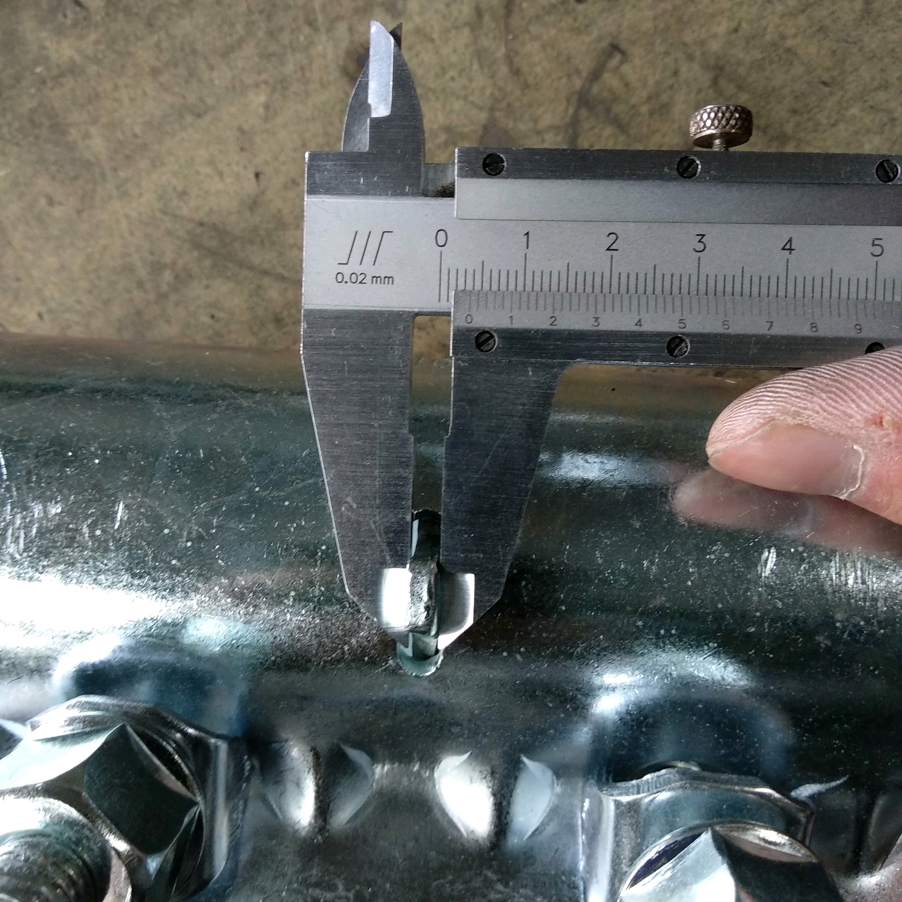 Stisknut&eacute; spojky s ruk&aacute;vem