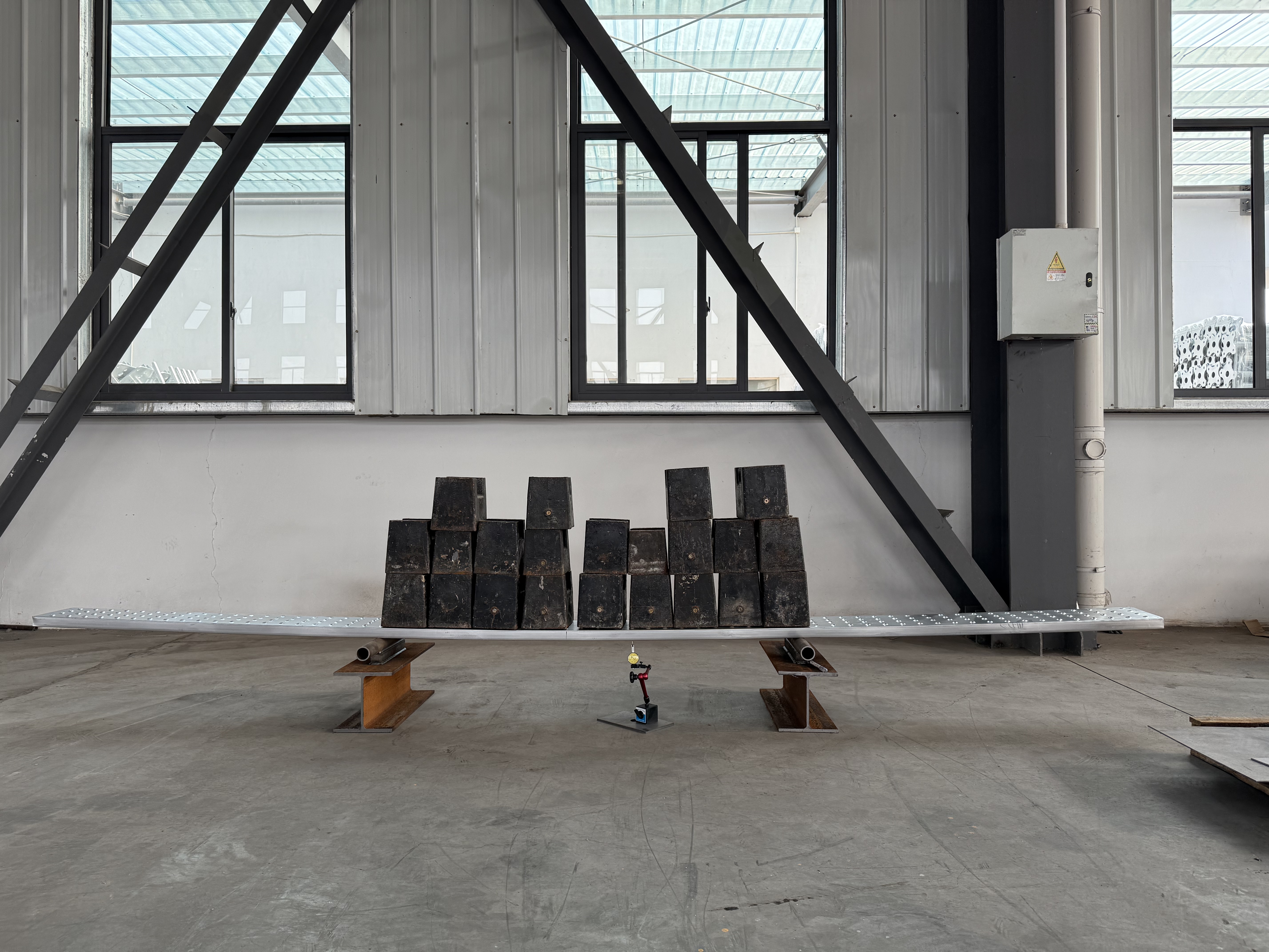 Uzavřená ocelová prkna