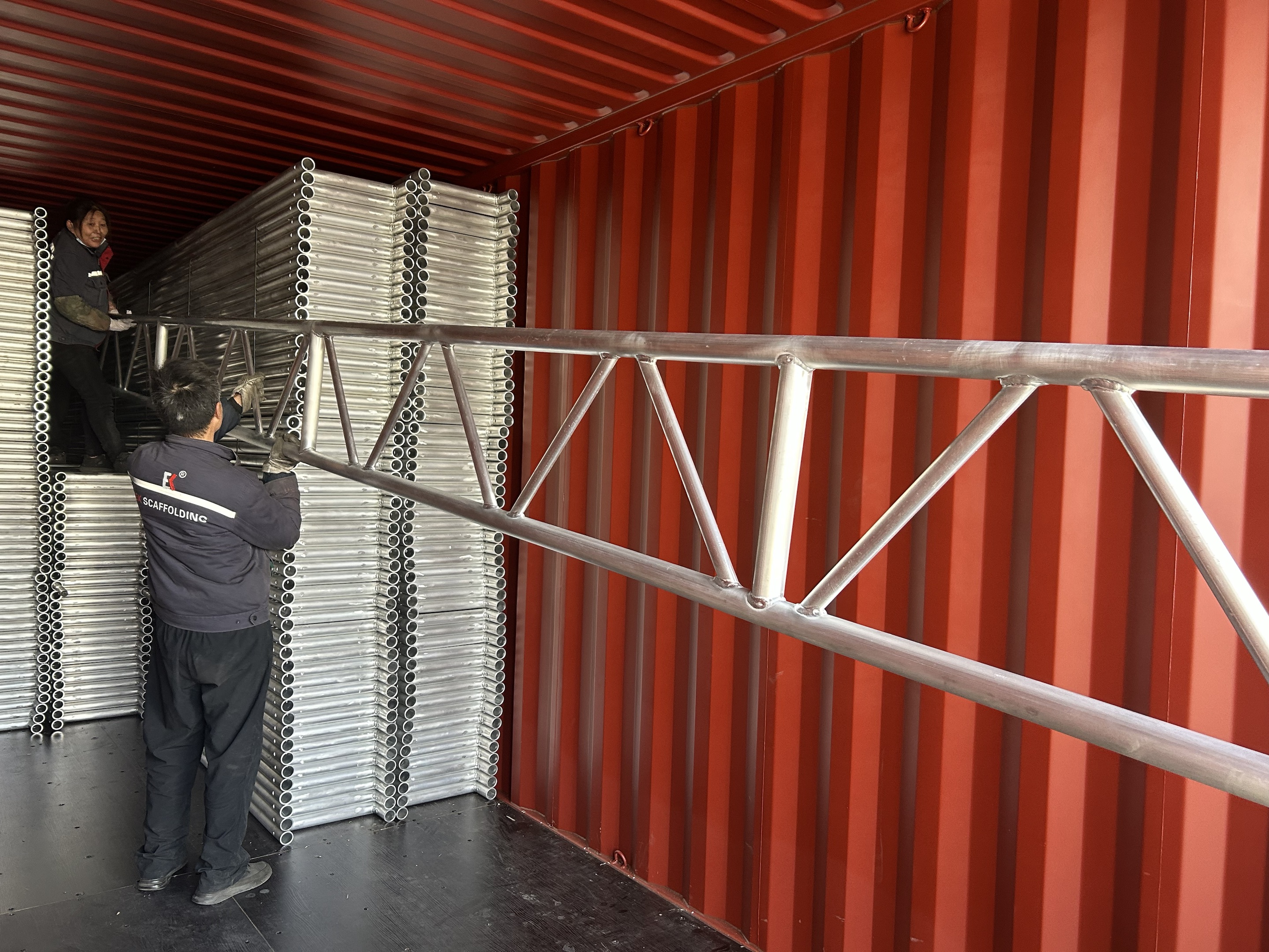 Přeprava př&iacute;hradov&yacute;ch nosn&iacute;ků lešen&iacute; 