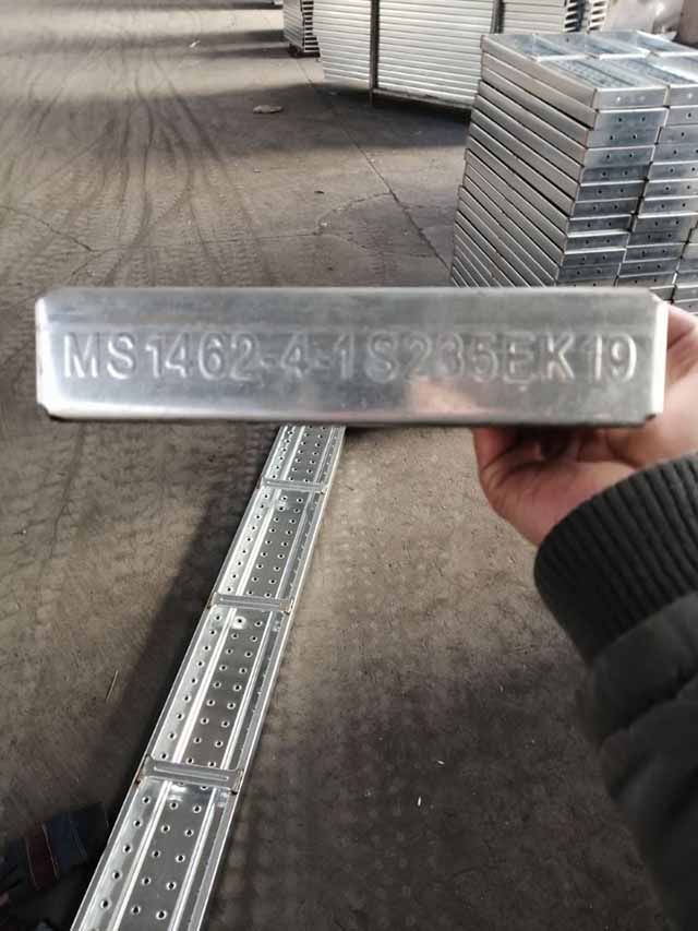 Kovov&eacute; prkno 10