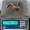 Fitting lešení BS1139 Skafold Clamp Coupler stisknuté tlačítko na desce