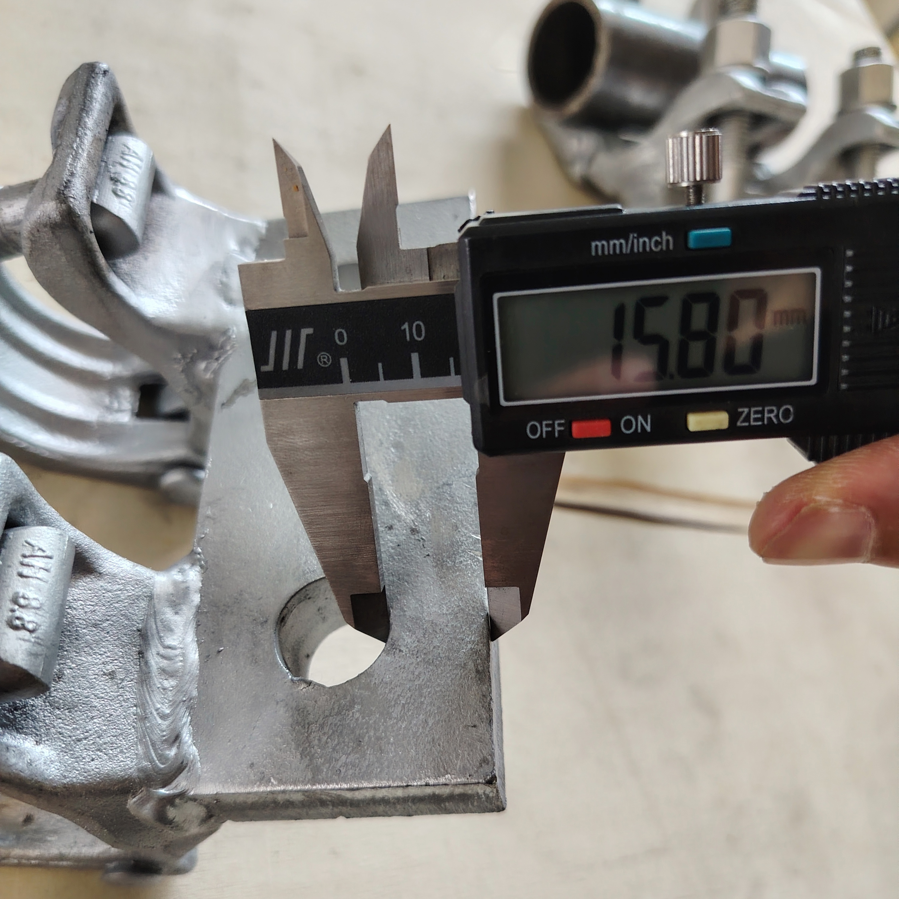 Bespoke Base Speci&aacute;lně tvarovan&aacute; svorka na lešen&iacute; Z&aacute;kladna 