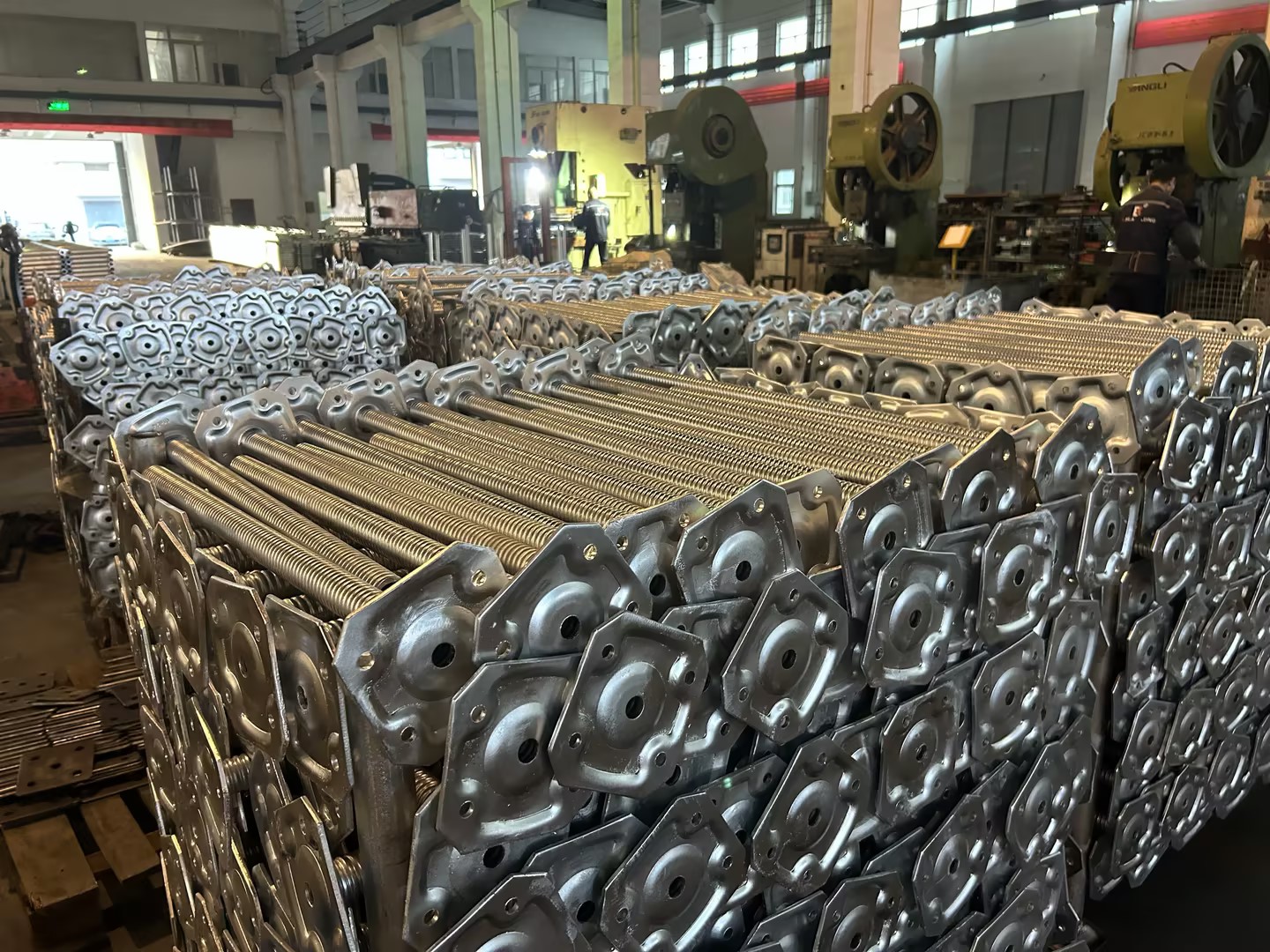 Prodám vyrovnávací základnu lešení