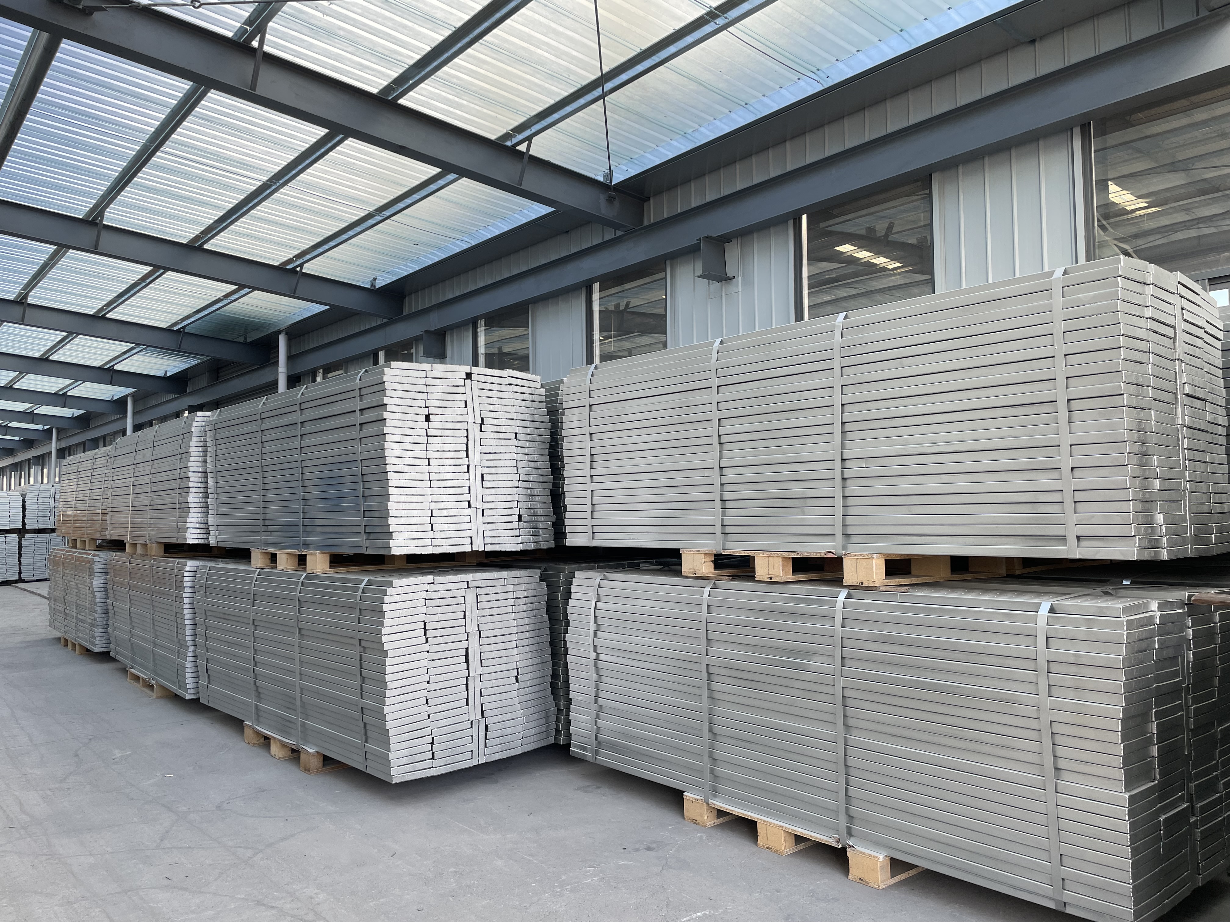 lešen&iacute; prkno 