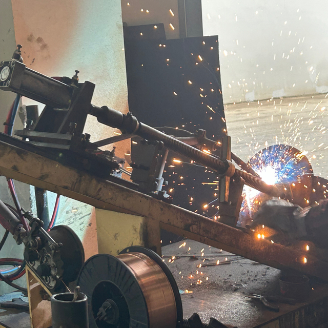 Le&scaron;en&iacute; pevn&eacute;ho nastaviteln&eacute;ho konektoru