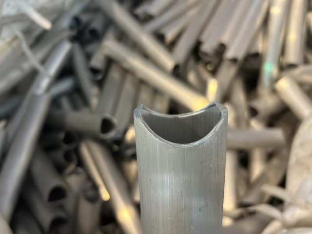 Nosn&iacute;k slitiny 