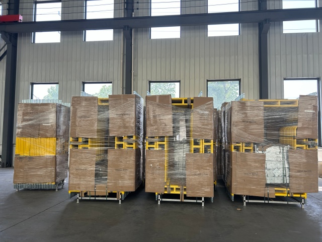 Proch&aacute;zka lešen&iacute;m