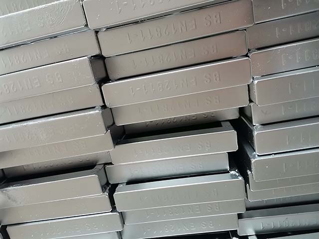 Kovov&eacute; prkno 10