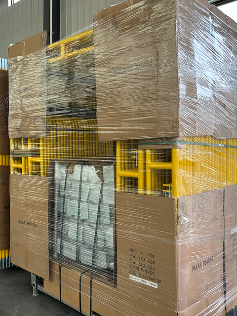 žlut&aacute; proch&aacute;zka přes r&aacute;m