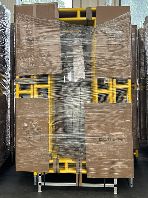 žlut&aacute; proch&aacute;zka přes r&aacute;m