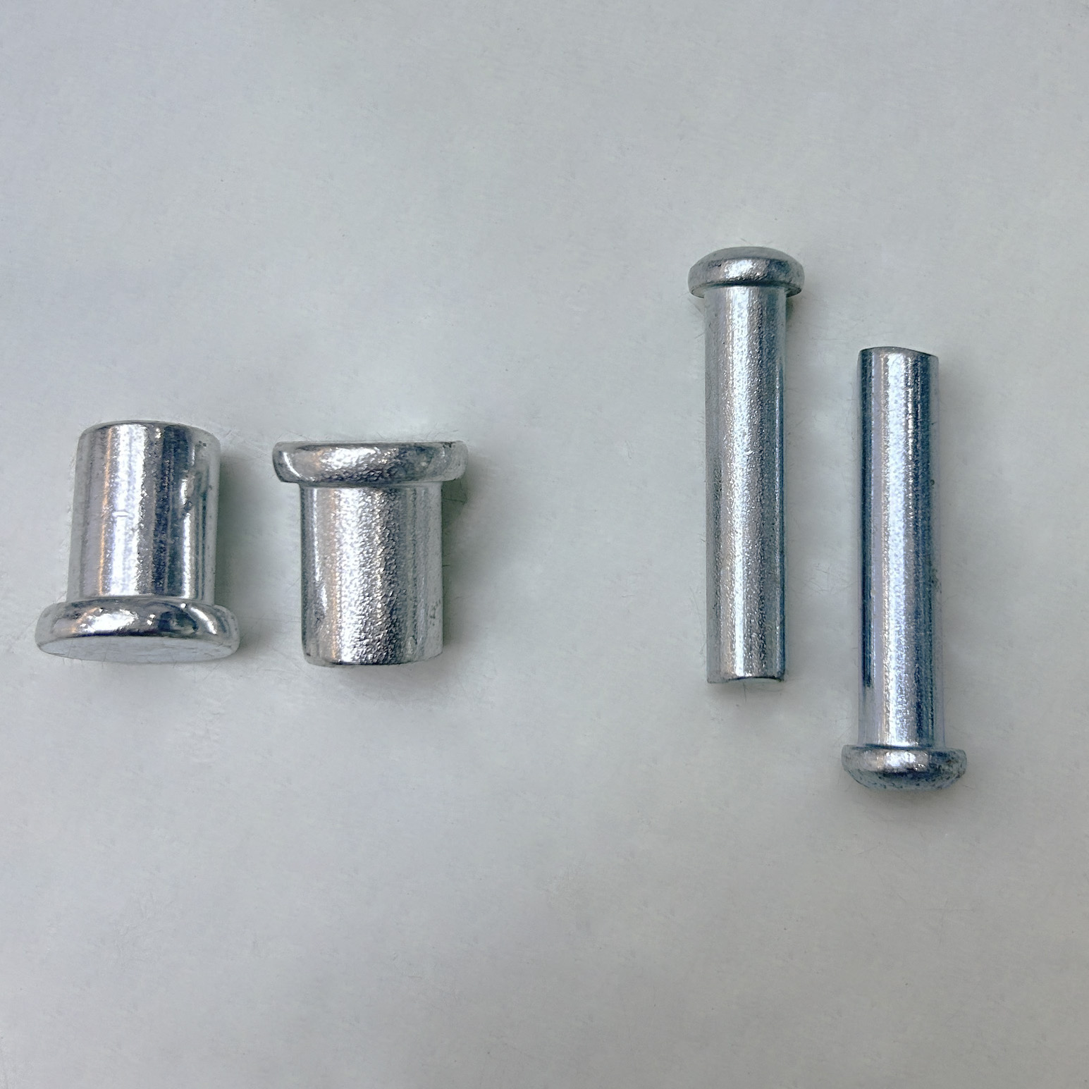 Americký spojovací nýt pro lešení