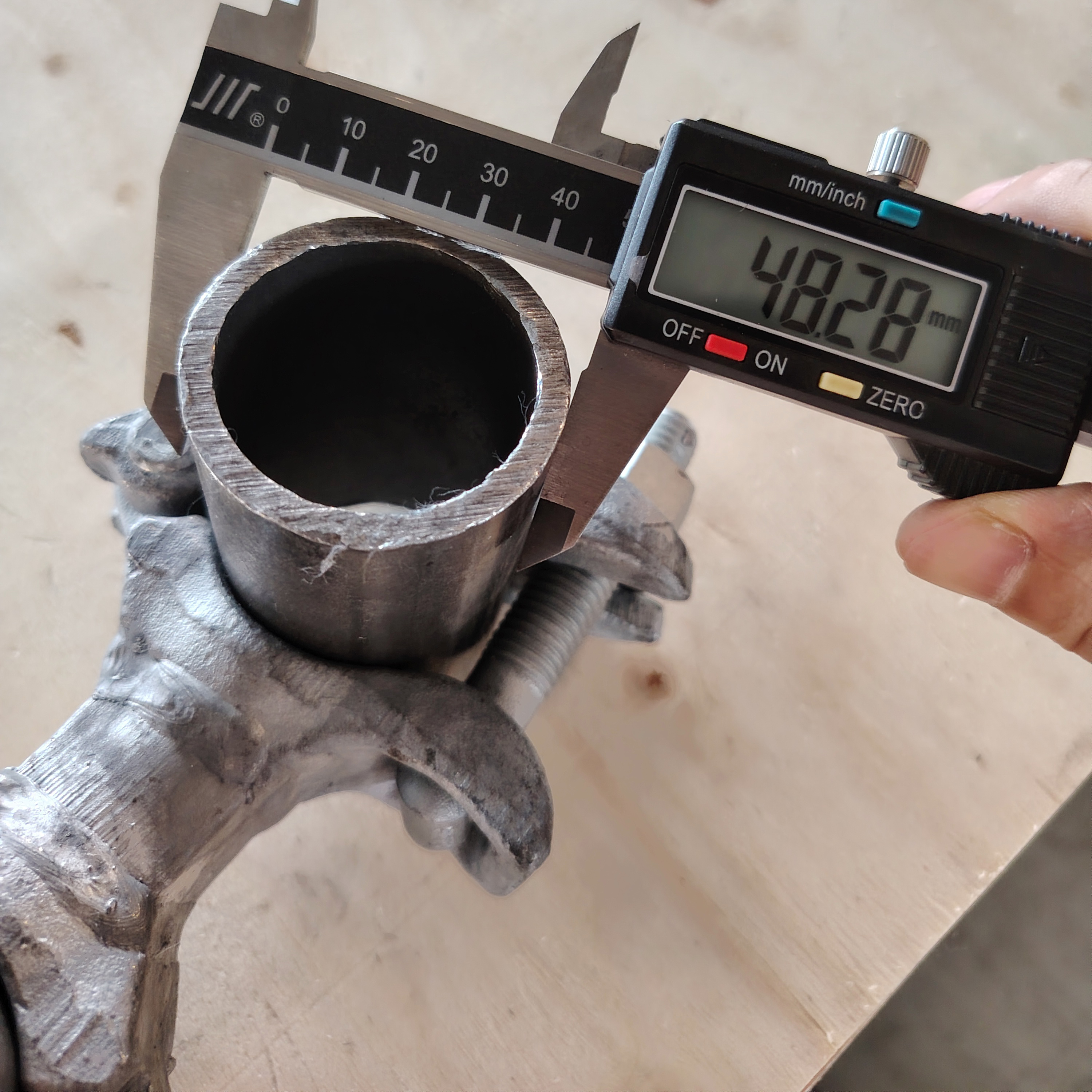 Distančn&iacute; spojka lešen&iacute; speci&aacute;ln&iacute;ho tvaru - 98mm 