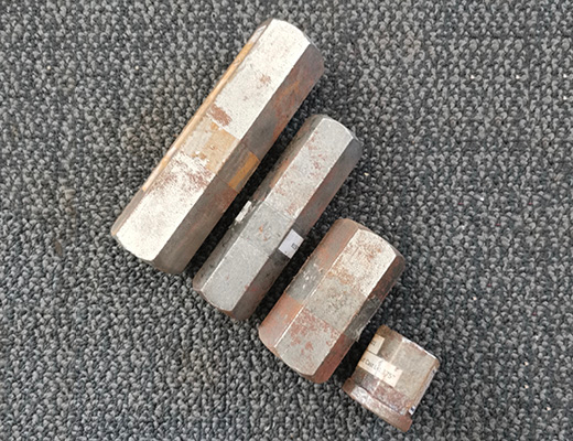 Tráhací tyč, křídlová matice a zátka vody