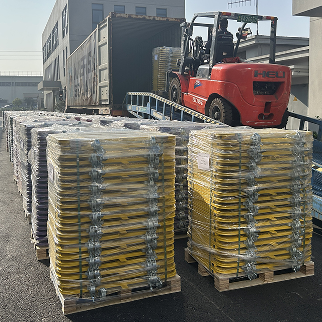 vratn&aacute; lodn&iacute; př&iacute;stupov&aacute; br&aacute;na po žebř&iacute;ku