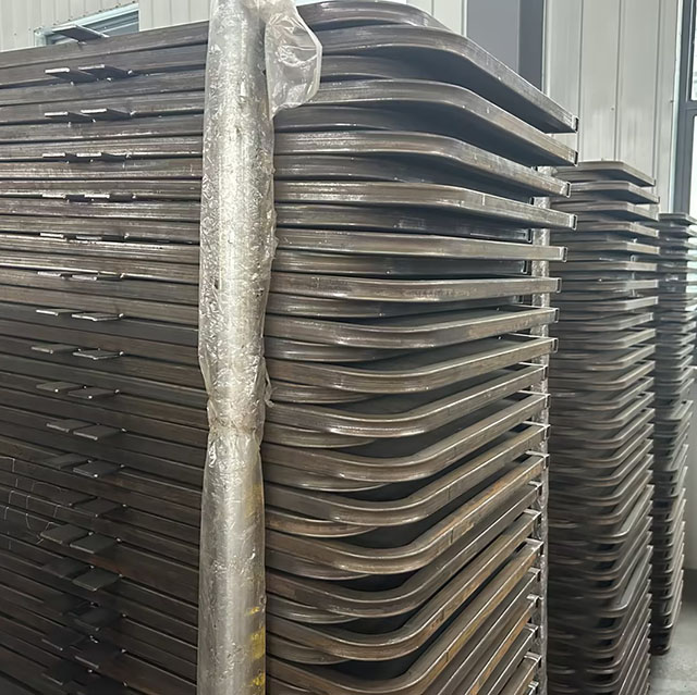 Obrazy v&yacute;roby reverzibiln&iacute; žebř&iacute;kov&eacute; př&iacute;stupov&eacute; br&aacute;ny