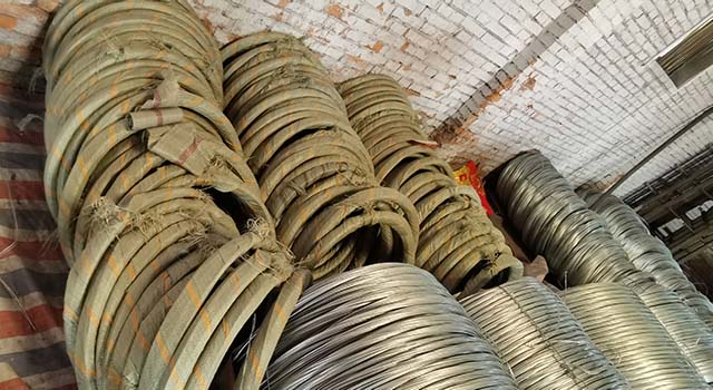 Dr&aacute;t lešen&iacute; 10