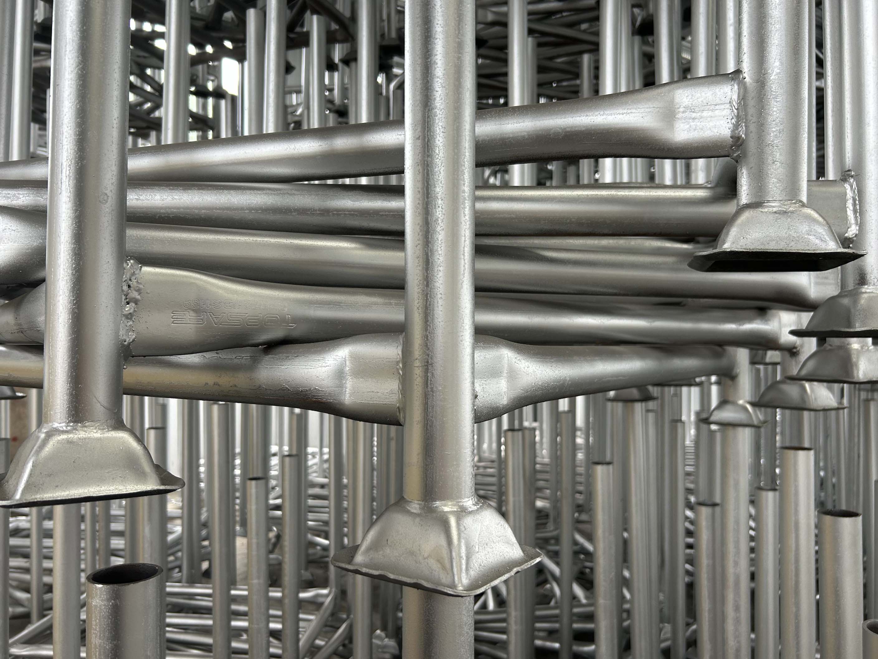 Malovan&aacute; z galvanizovan&eacute; ocelov&eacute; palety 01 