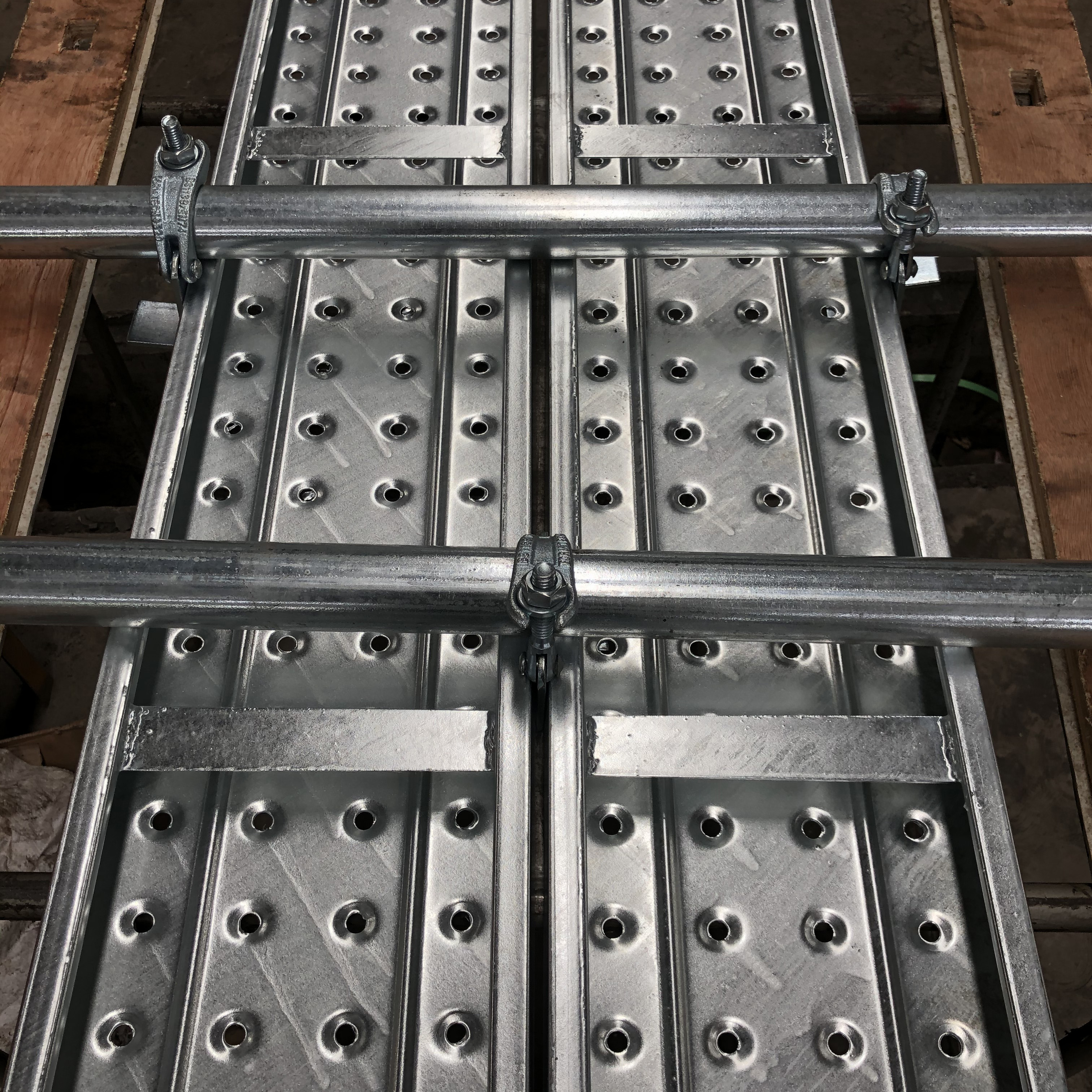 Upevňovac&iacute; spojka desky Balen&aacute; 