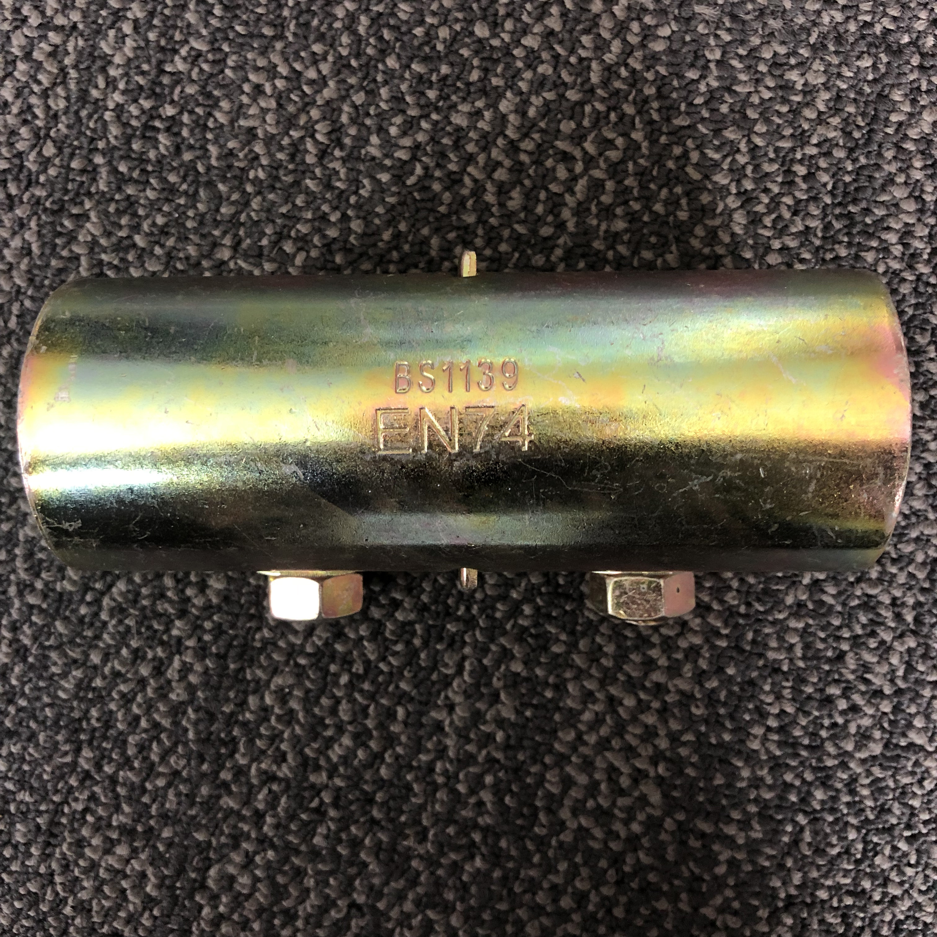 Stisknut&eacute; spojky s ruk&aacute;vem