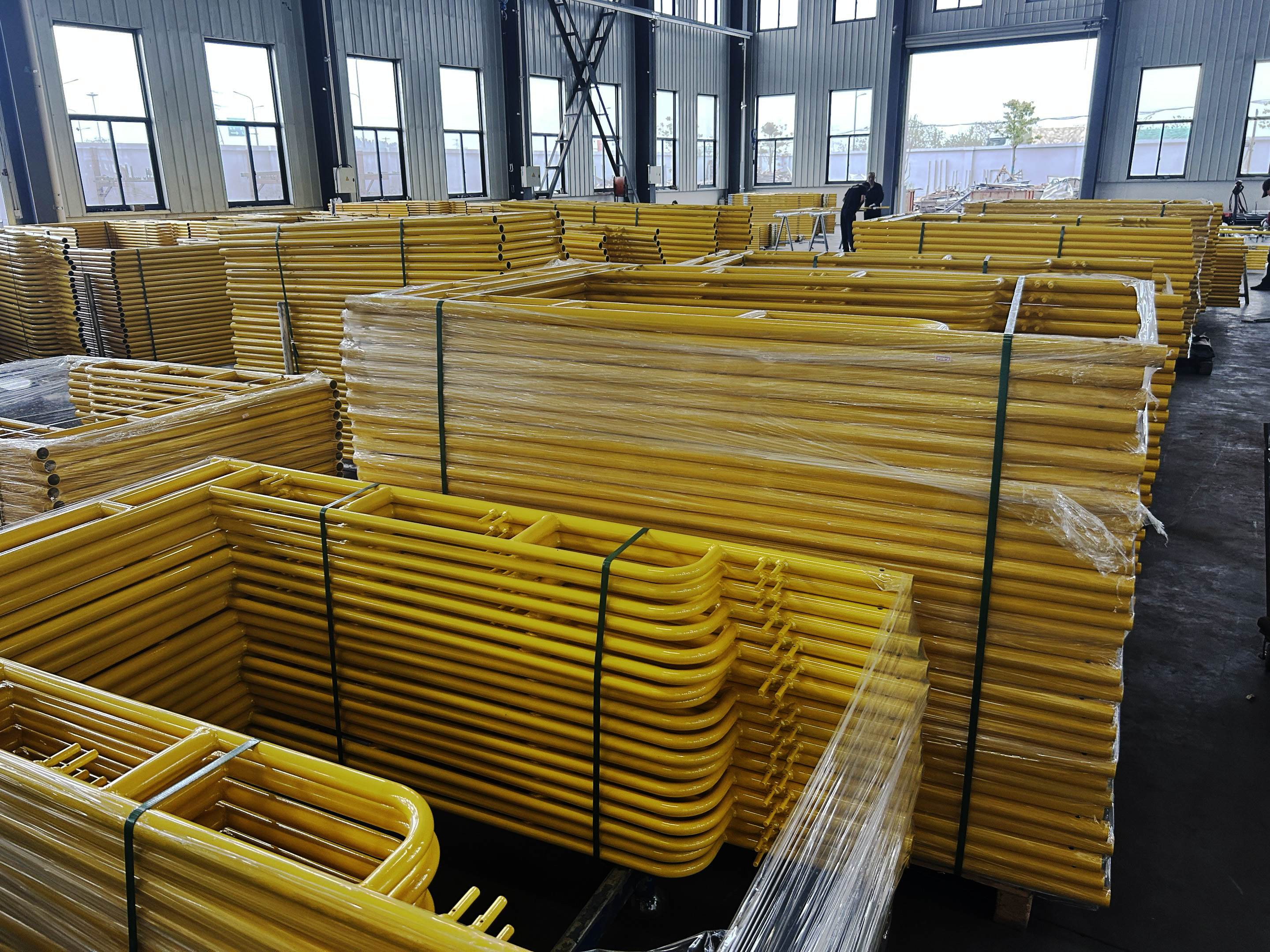 Pr&aacute;škov&yacute; potažen&yacute; proch&aacute;zka přes r&aacute;m