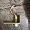Fitting lešení BS1139 Skafold Clamp Coupler stisknuté tlačítko na desce