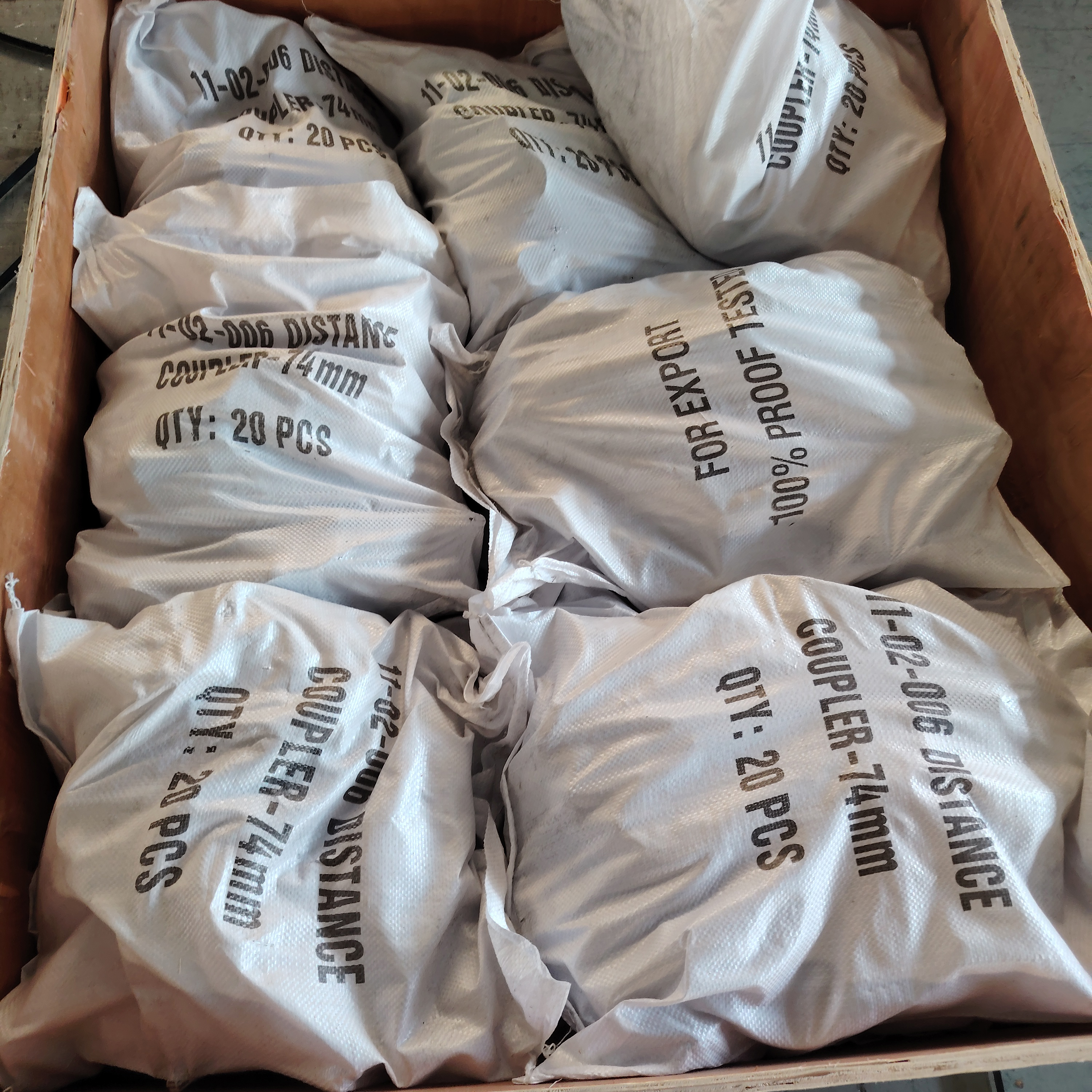 Distanční spojka - 74mm Speciálně tvarovaná svorka na lešení