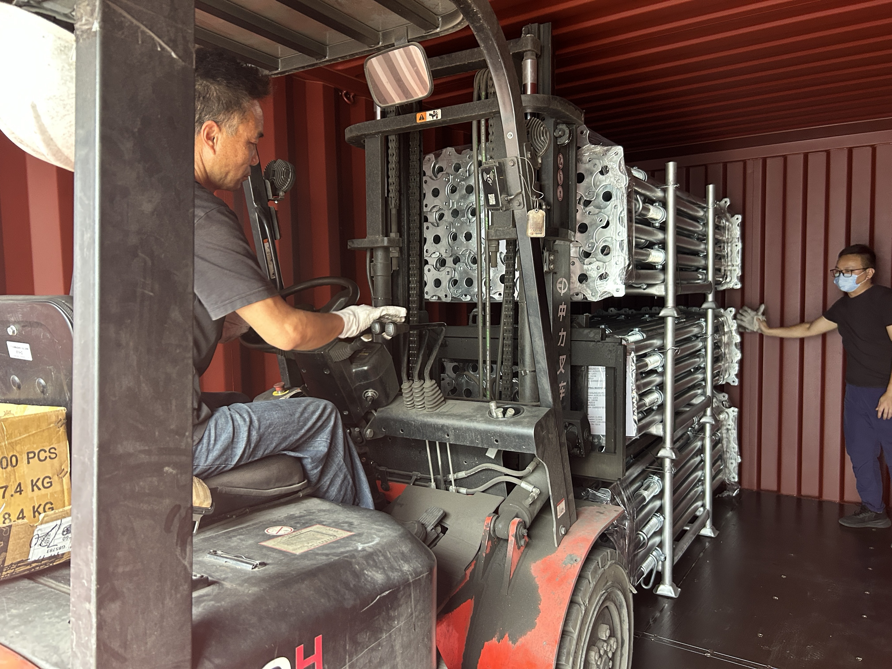 ocelov&eacute; podpěry 