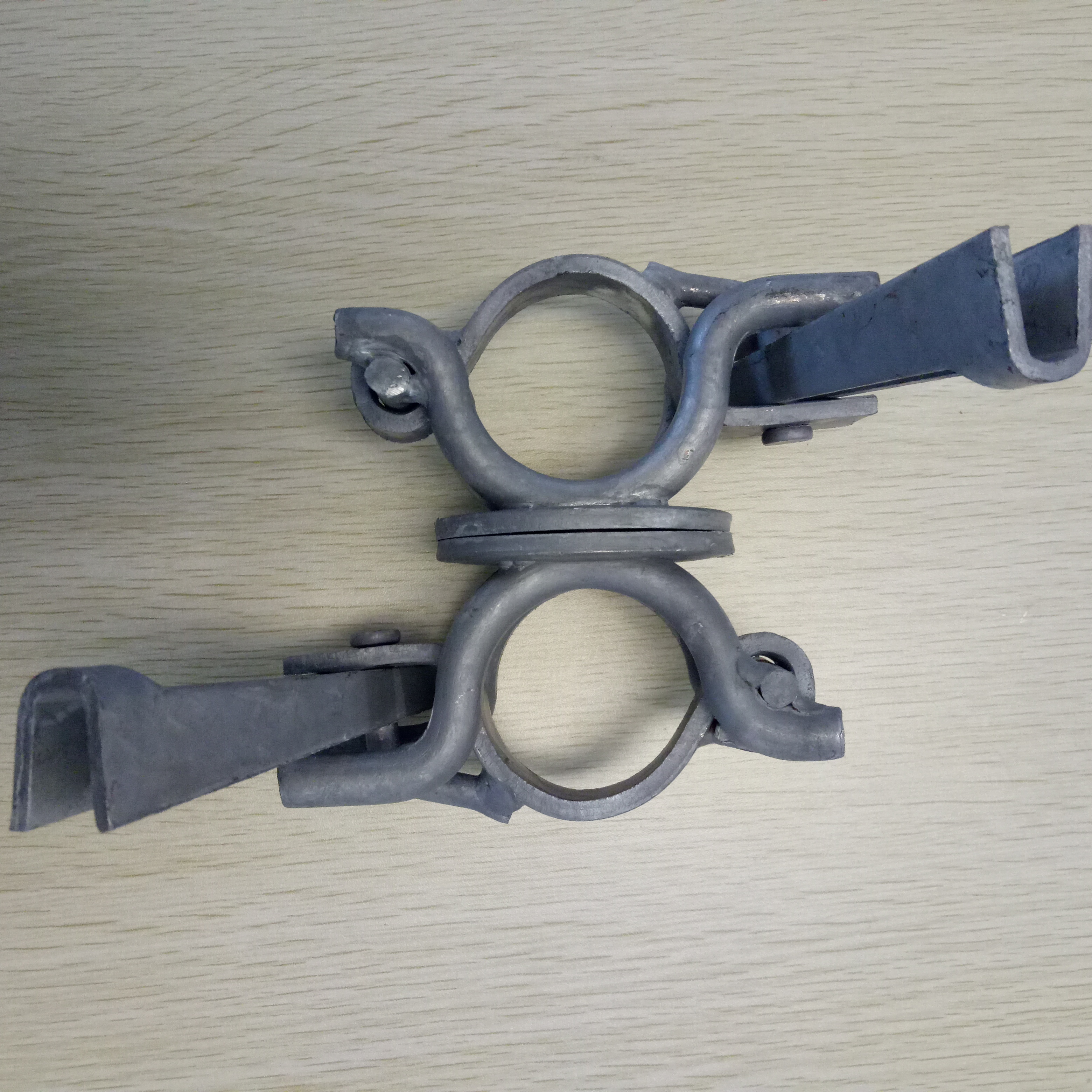 Kovan&aacute; otočn&aacute; spojka holandsk&eacute;ho typu 