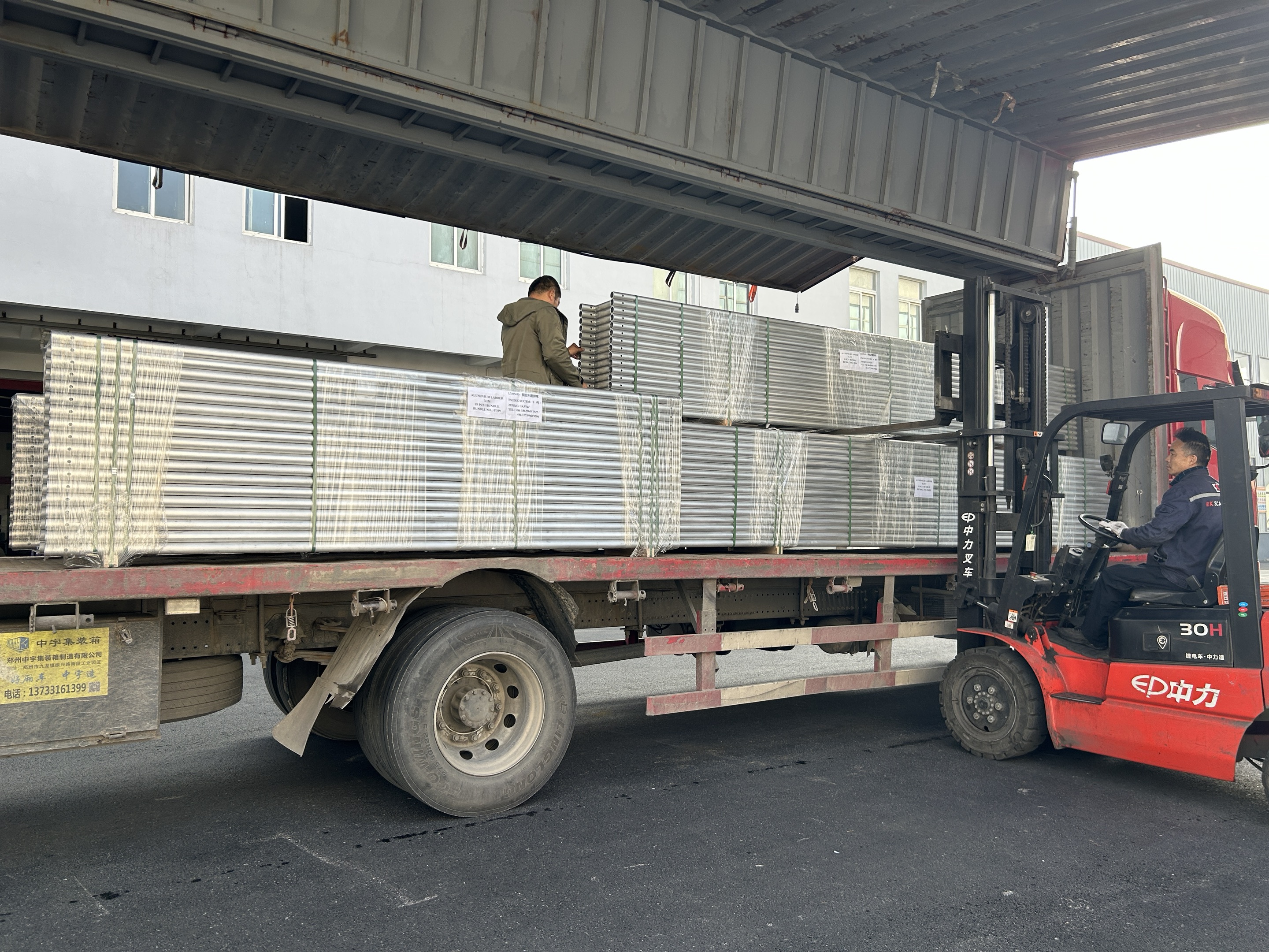 přeprava hlin&iacute;kov&eacute;ho př&iacute;hradov&eacute;ho nosn&iacute;ku 