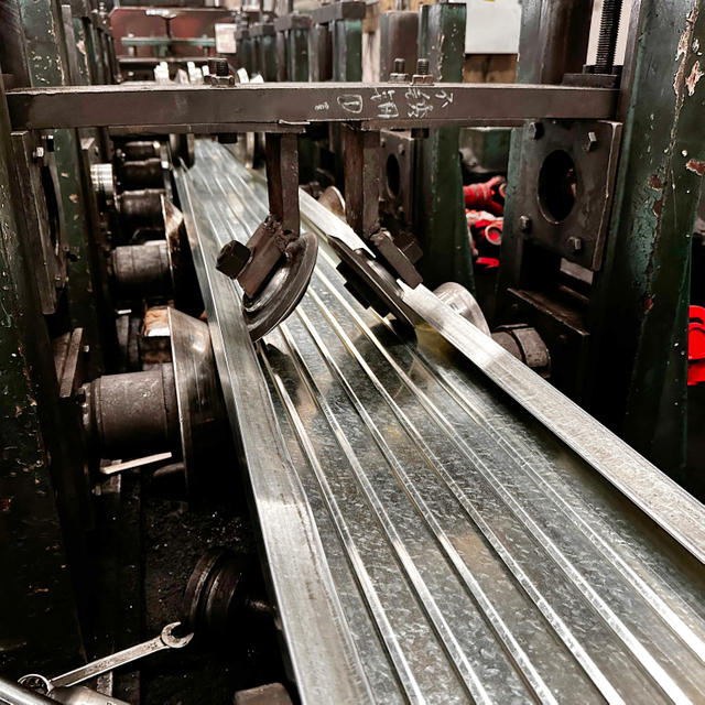 Uzavřen&aacute; ocelov&aacute; prkna