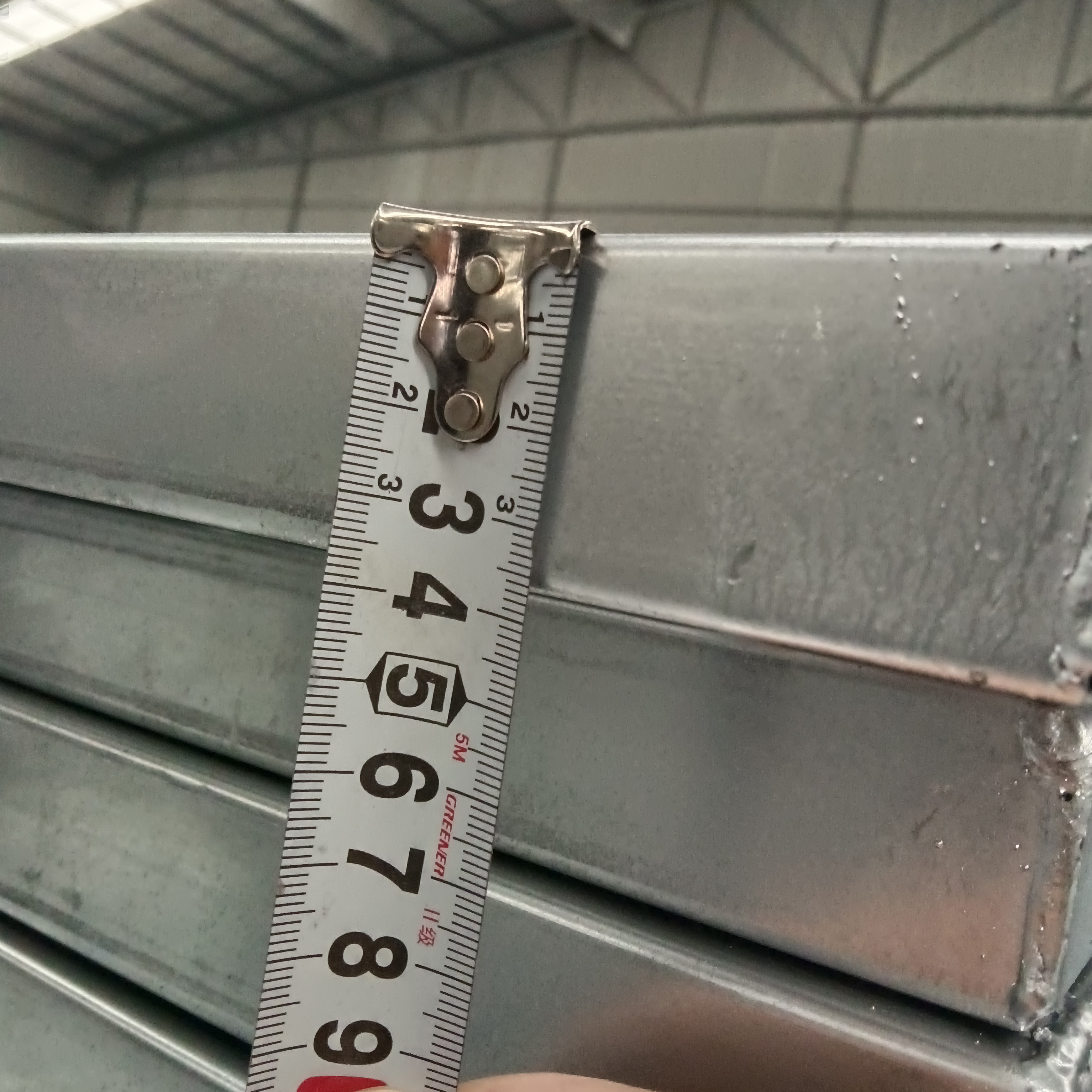 Ocelov&eacute; prkno 2000mm uzavřen&eacute;