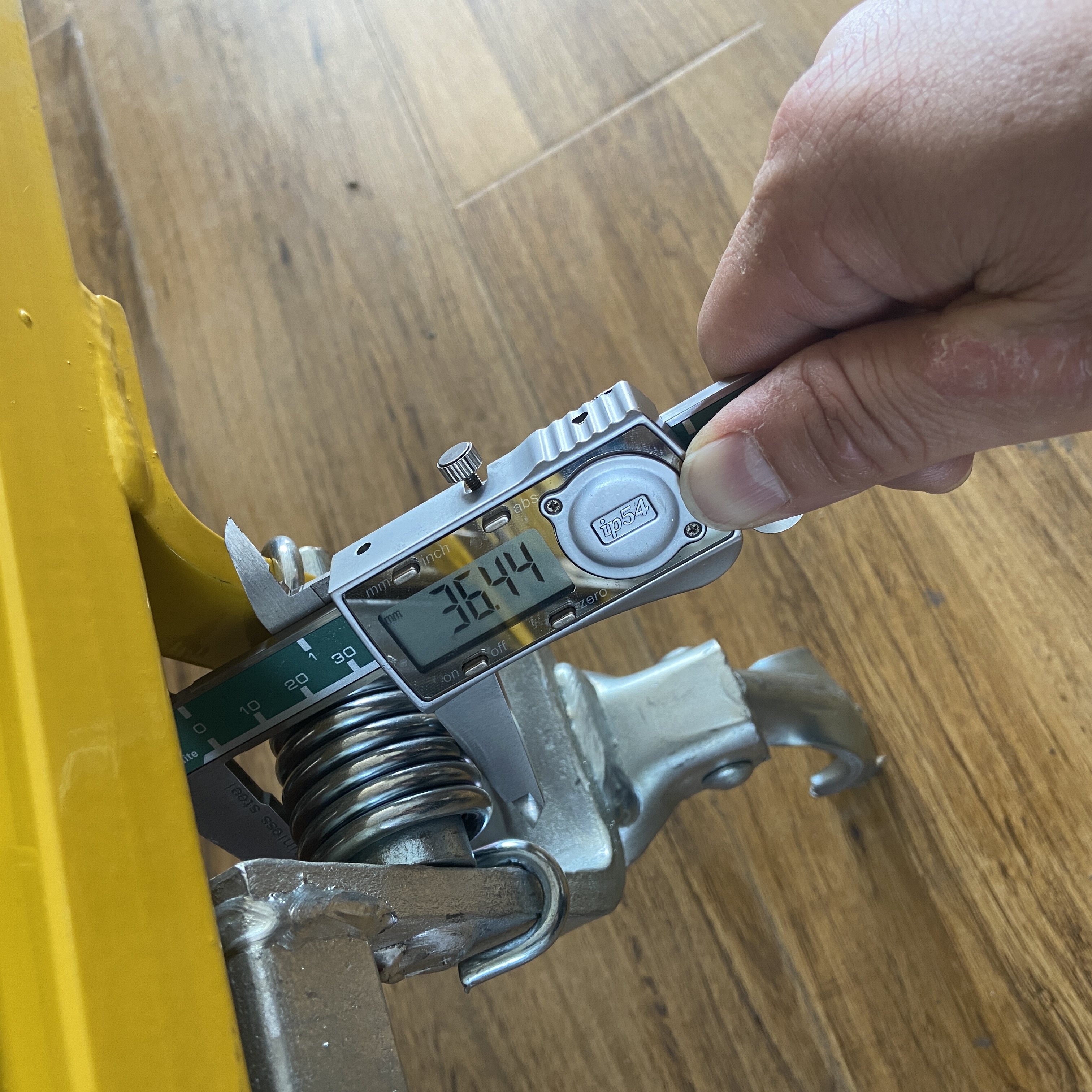 testov&aacute;n&iacute; př&iacute;stupov&eacute; br&aacute;ny po žebř&iacute;ku 