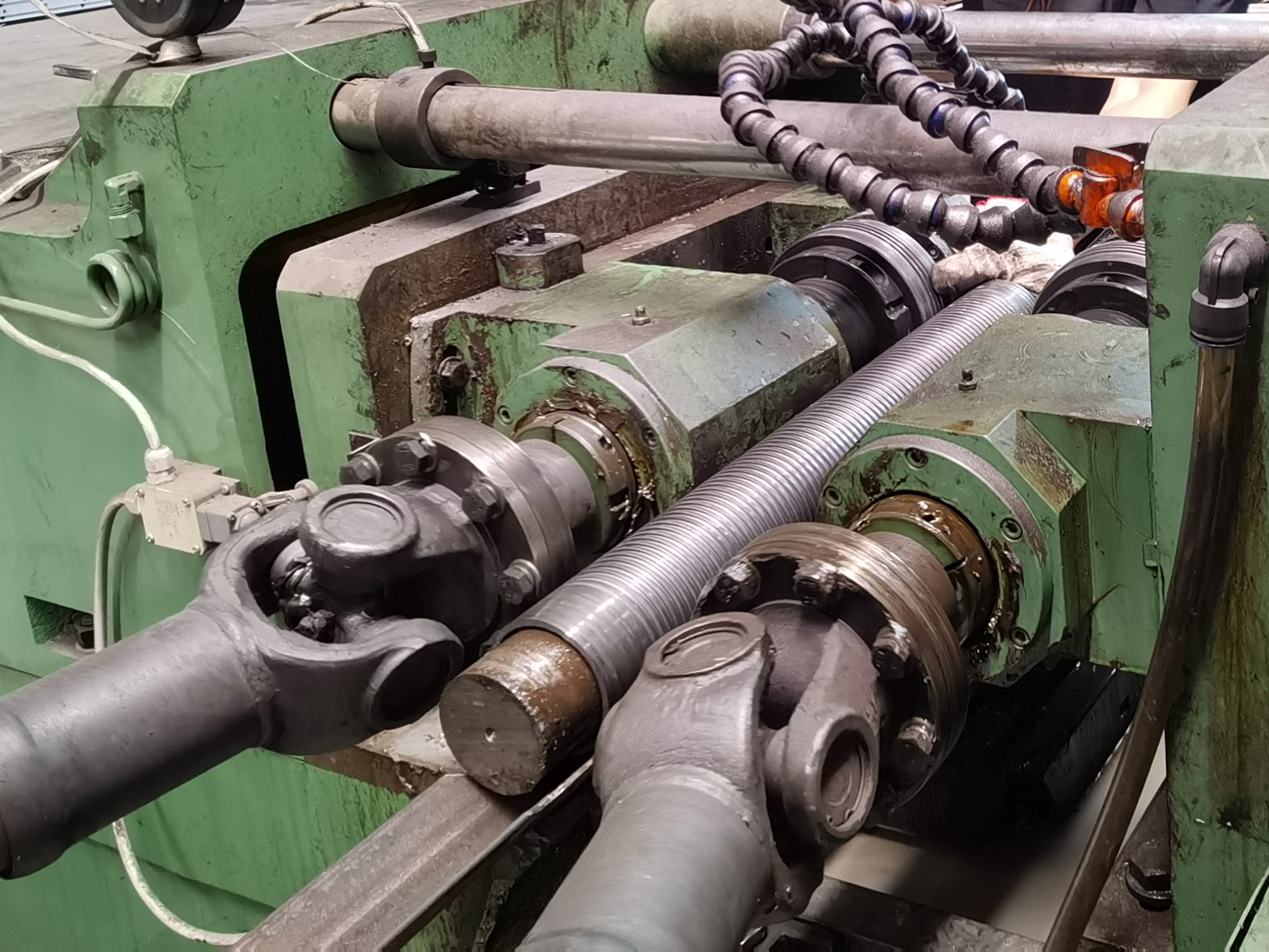 Obr&aacute;běn&iacute; hladk&eacute; ocelov&eacute; potrub&iacute; do z&aacute;vitov&eacute;ho ocelov&eacute;ho potrub&iacute;